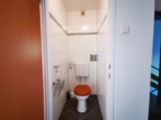 Toilette - Sonnige 3‑Zimmer Wohnung mit Loggia und Parkplatz! – Grünblick, separate Küche&nbsp;uvm.