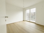 Schlafzimmer 3 mit Terrasse - Neubau-​Erstbezug in Baden – Hochwertige Haushälfte mit Garten nahe Zentrum &&nbsp;Bahnhof