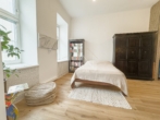 Schlafzimmer - Neu-​sanierte 2&nbsp;bis 3&nbsp;Zimmer-​Wohnung (ca. 60m²) nahe Augarten und Taborstraße!
