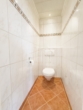 Toilette - Helle 2‑Zimmer-​Wohnung mit Gartennutzung