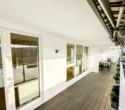 Terrasse - Traumwohnung in beliebter Lage! Moderner Wohntraum mit Loggia und Fernblick – Kamin, Sauna&nbsp;uvm.