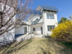 Außenansicht - Grünblick. Lage. Potential. – Haus in begehrter Wohngehend am Wiener Stadtrand!