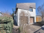 Vorplatz/Einfahrt - Grünblick. Lage. Potential. – Haus in begehrter Wohngehend am Wiener Stadtrand!