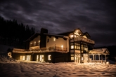 Außenaufnahme Winter - PRIVATE Lodges – TOP 1 – “Kamin Lodge”